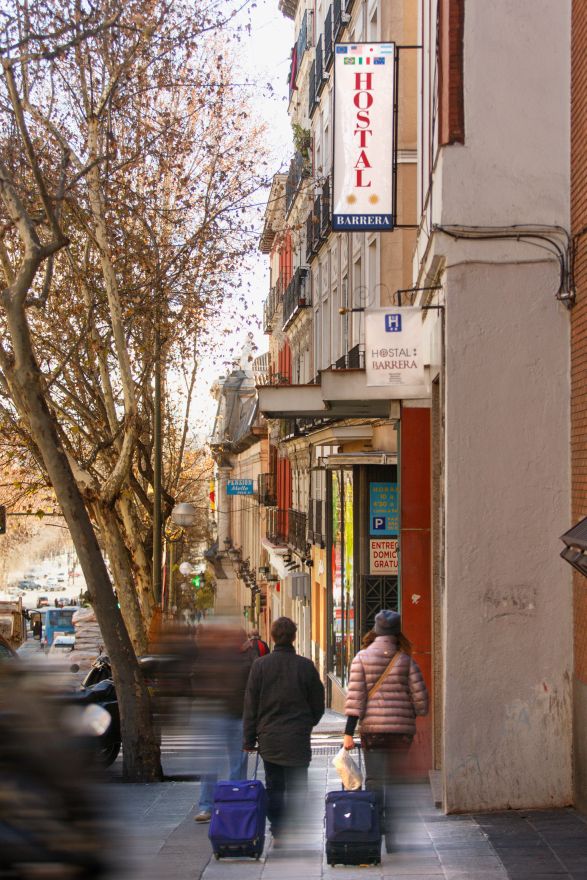 hostal barrera madrid calle atocha fachada 084